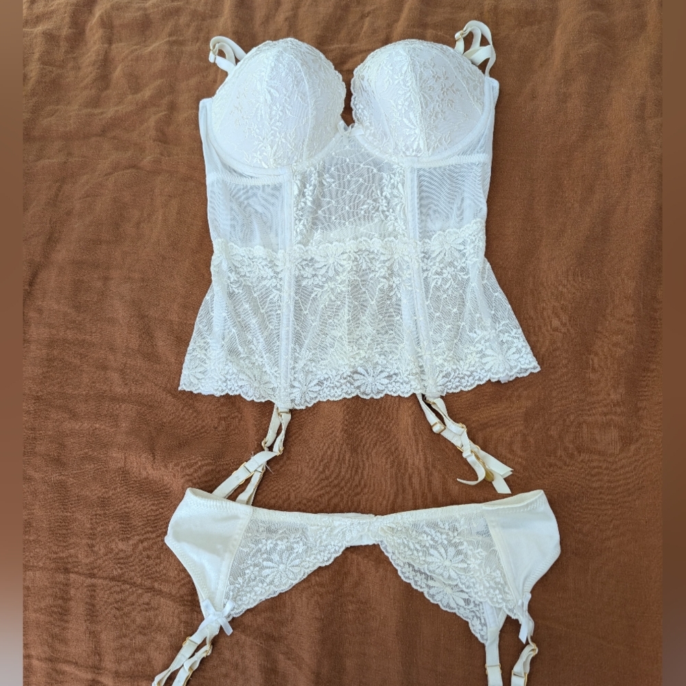 Elegant White Lace Bustier Set